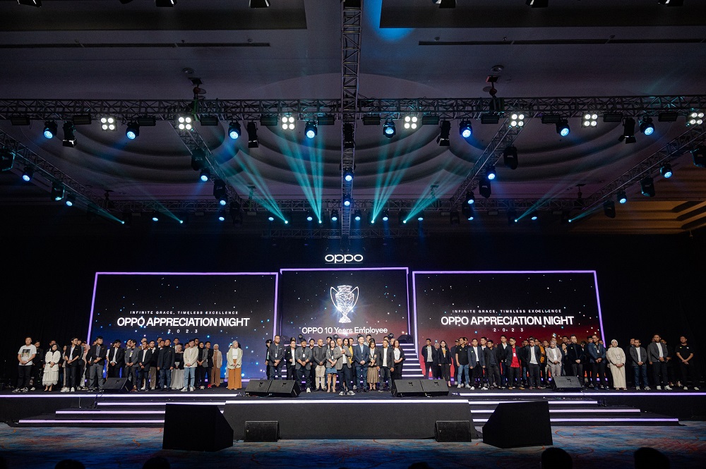 Apresiasi Karyawan Masa Kerja 10 Tahun, OPPO Indonesia Beri Reward Smartphone Terbaru